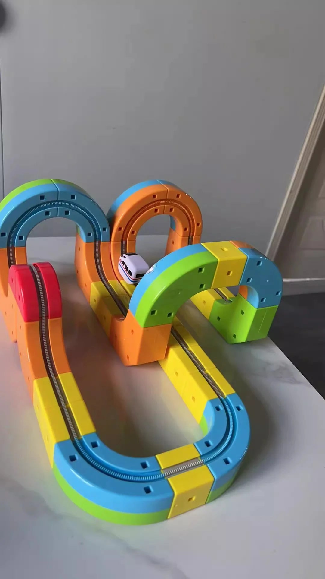 2025 Neuer DIY Magic Rail Cube Elektromagnetischer USB-Ladezug, Schienenfahrzeug-Anbau, Kinder-Slot-Spielzeug 55 Stück