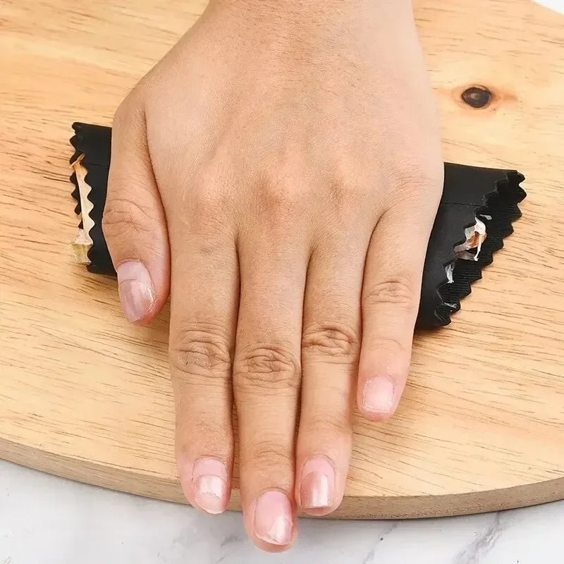 Éplucheur d'ail en silicone, facile à utiliser, ustensile de cuisine non toxique et sûr.
