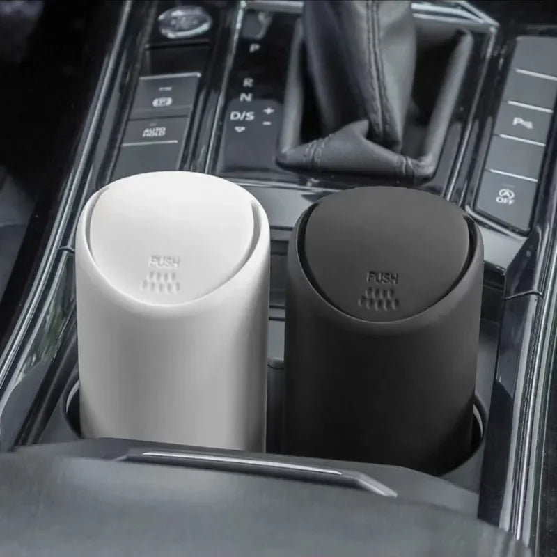 Automontierter Mülleimer mit Silikonbecher für den Einsatz im Auto. Mülltonne zur Autolaufbewahrung. Praktische und hygienische Aufbewahrungsbox für verschiedene Zwecke