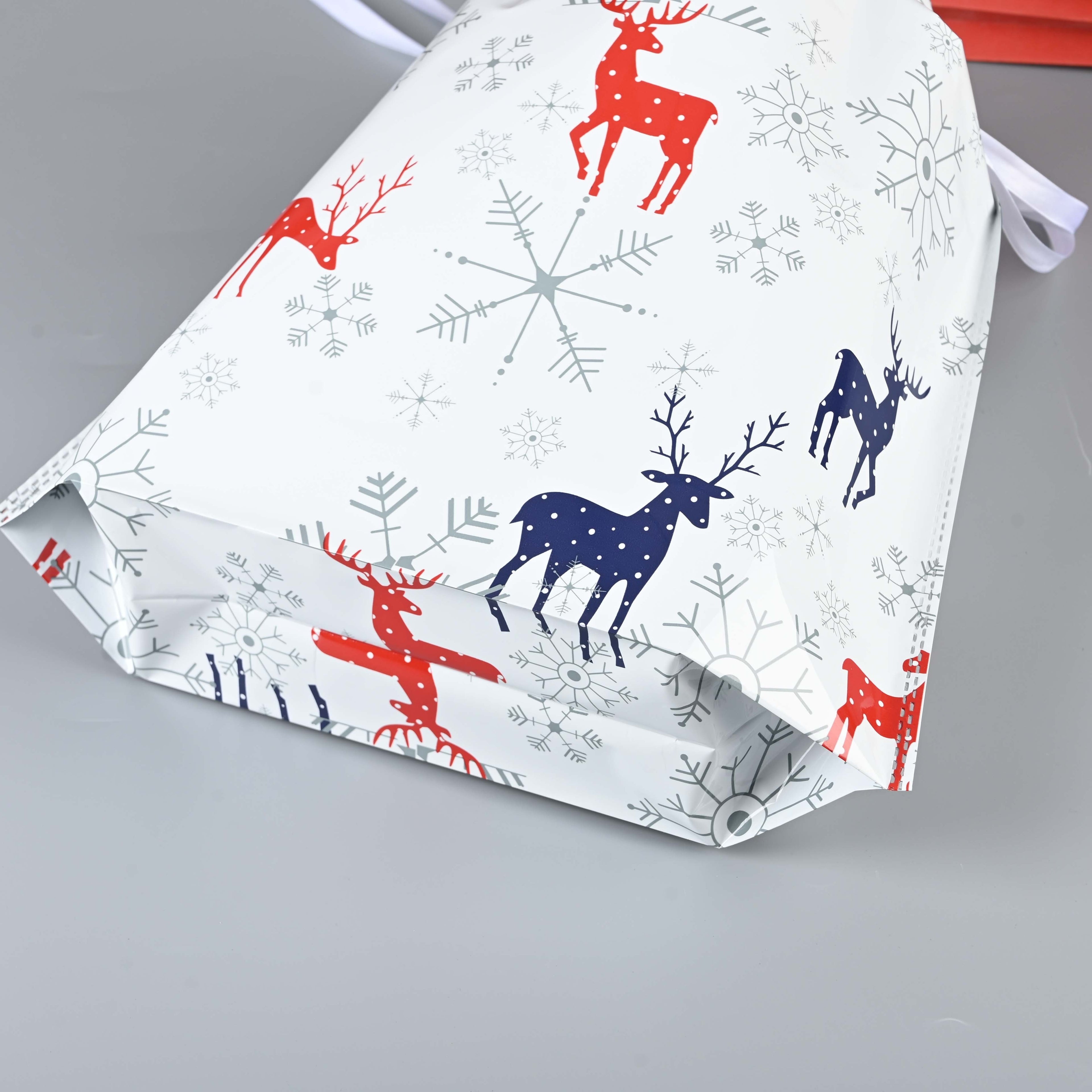 21-teiliges Set mit Weihnachtsgeschenktüten, mit festlichem Design, verschiedene Arten von Geschenkverpackungen, aus Kunststoff.