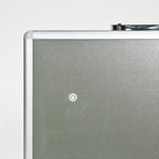 Gehäuse aus Aluminiumlegierung, nur leere Verpackung.