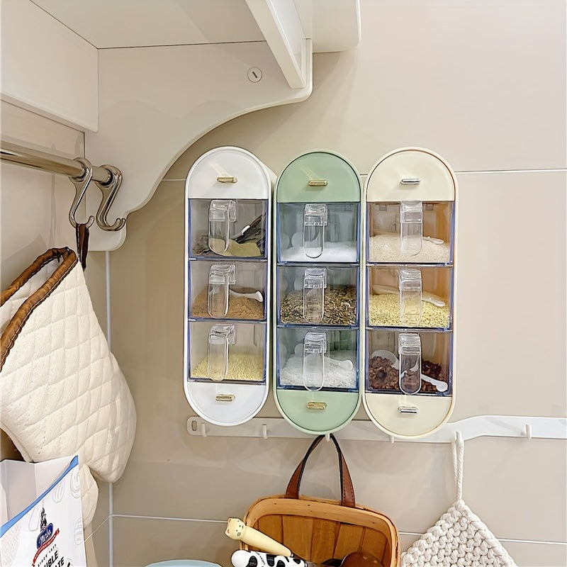 Ein 5-teiliges Gewürzspender-Set für die Küche, mit Fächern für Salz, Glutamat und verschiedene Würzmittel, zur Wandmontage ohne Bohren geeignet, mit einer Aufbewahrungsbox mit mehreren Fächern.