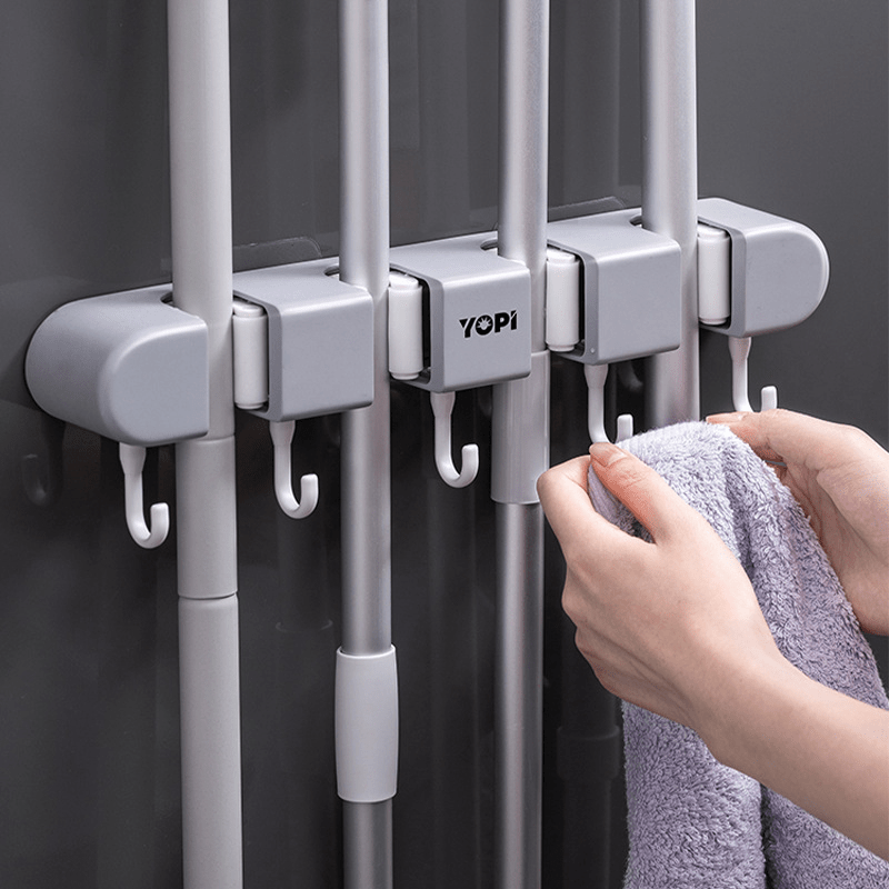 Wandorganizer mit 4 Clips und 5 Haken (ohne Bohren) | Multifunktionale Besen-/Mopphalterung & rutschfester Handtuchhalter, für Reinigungsmittel und -utensilien, robustes PVC, geeignet für Garage, Waschküche, Bad, Küche und Eingangsbereich