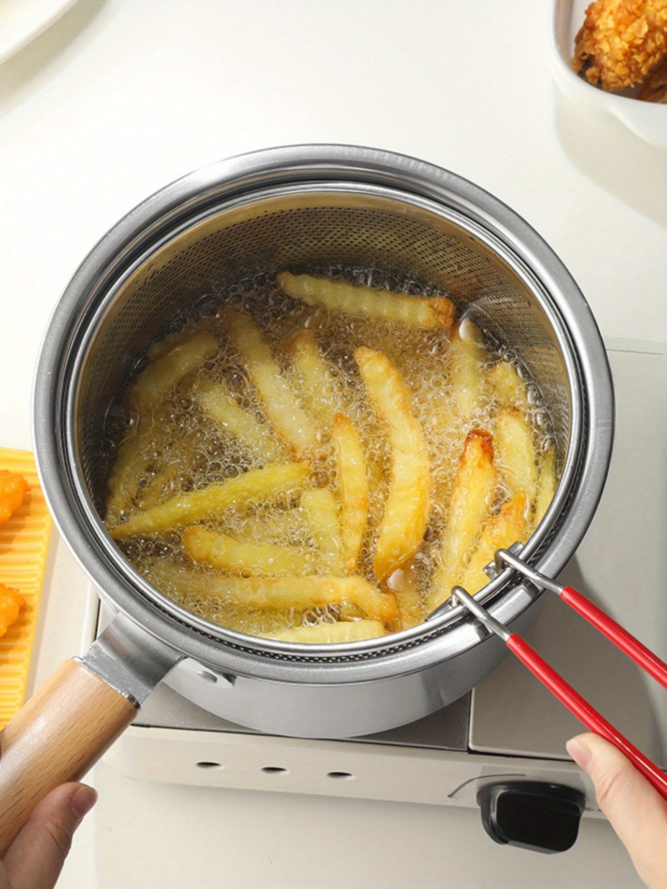 Edelstahl-Siebkorb zum Kochen: Ideal zum Abgießen von Nudeln, Braten und Zubereiten von Suppen – geeignet für alle Arten von Speisen.ktops