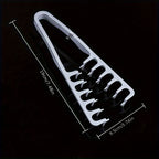 Dieser faltbare Stylingkamm wurde entwickelt, um Volumen und Textur für sofortigen Stand am Ansatz zu verleihen. Er eignet sich perfekt für feines und plattes Haar und sorgt für ein flauschiges Ende bei Ponyfrisuren, Pferdeschwänzen und Herren-Quiffs.