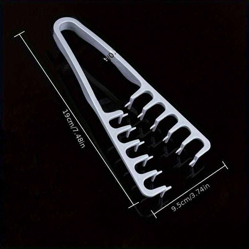 Dieser faltbare Stylingkamm wurde entwickelt, um Volumen und Textur für sofortigen Stand am Ansatz zu verleihen. Er eignet sich perfekt für feines und plattes Haar und sorgt für ein flauschiges Ende bei Ponyfrisuren, Pferdeschwänzen und Herren-Quiffs.