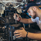 Kompaktes 25-in-1-Ratschenschraubendreher-Set mit Magnet | Abnehmbarer Griff und Präzisionsbits | Für die Reparatur von Telefonen/Uhren/PCs | Heimwerker-Werkzeugset aus Chrom-Vanadium-Stahl | Robustes, tragbares Etui