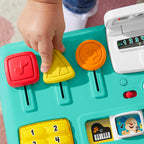 FISHER-PRICE HXG09 Lernspaß DJ-Spieltisch – Musikalisches Lernspielzeug mit 3 Klavierspielmodi, Lichtern, 12 Motorikaktivitäten und über 100 Liedern und Tönen, spricht Deutsch, ab 6 Monaten / 1 Jahr