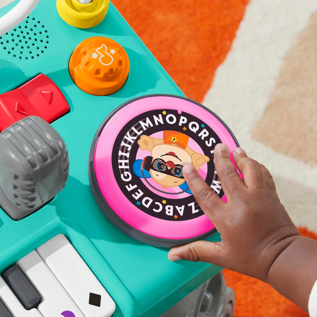 FISHER-PRICE HXG09 Lernspaß DJ-Spieltisch – Musikalisches Lernspielzeug mit 3 Klavierspielmodi, Lichtern, 12 Motorikaktivitäten und über 100 Liedern und Tönen, spricht Deutsch, ab 6 Monaten / 1 Jahr