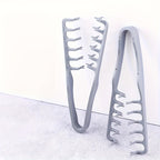 Dieser faltbare Stylingkamm wurde entwickelt, um Volumen und Textur für sofortigen Stand am Ansatz zu verleihen. Er eignet sich perfekt für feines und plattes Haar und sorgt für ein flauschiges Ende bei Ponyfrisuren, Pferdeschwänzen und Herren-Quiffs.