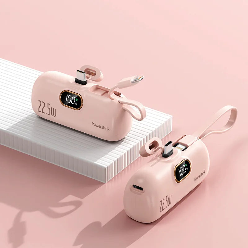 Tragbare Mini-Kapsel-Powerbank, integriertes Kabel, Typ-C-Stecker, 22,5 W, schnelles Aufladen für iPhone, Samsung, Xiaomi, externer Ersatzakku