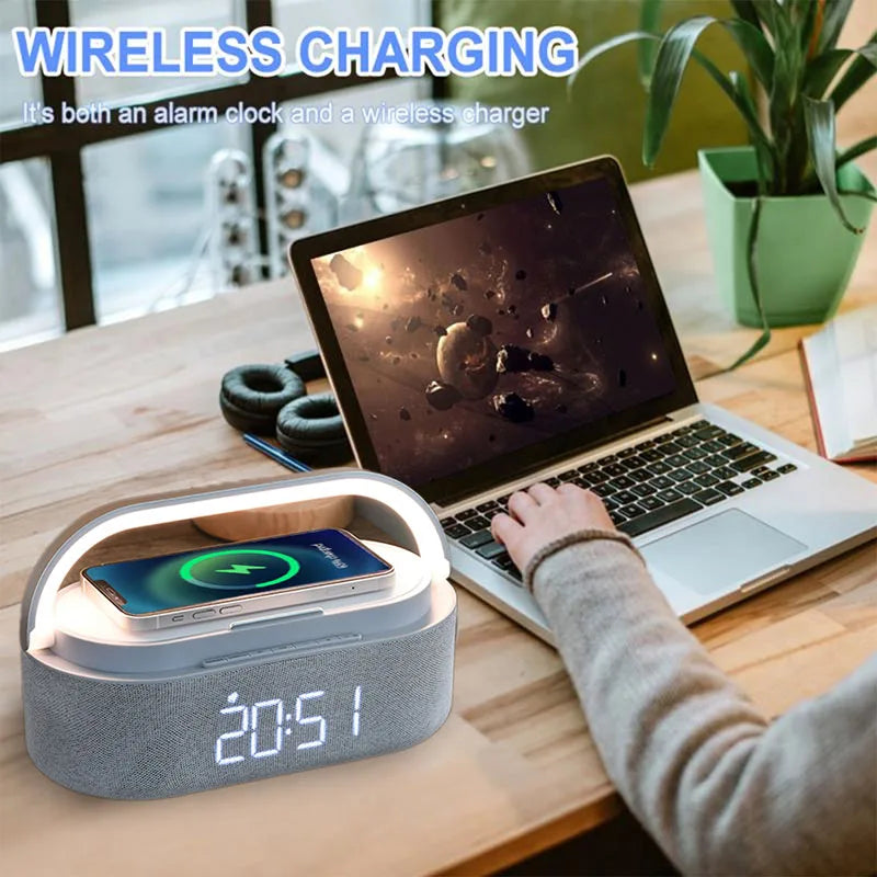 Digitales Weckerradio mit Bluetooth-Lautsprecher, 15 W kabelloses Ladegerät, zwei kabellosen Lautsprecher, einstellbarer lauter Alarmton