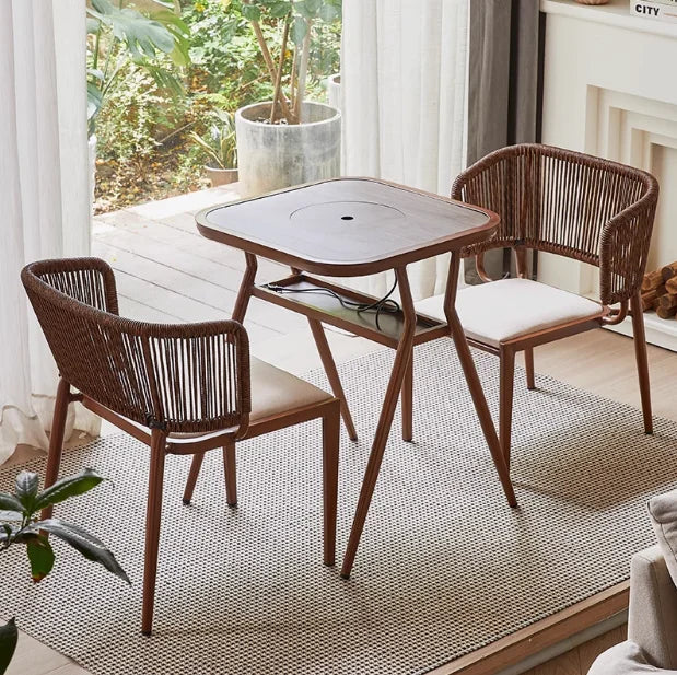 Ofenherstellung von Tee, Balkon, dreiteiliges Set aus Tischen und Stühlen, kleiner multifunktionaler elektrischer Keramikherd, Grillen-Esszimmer