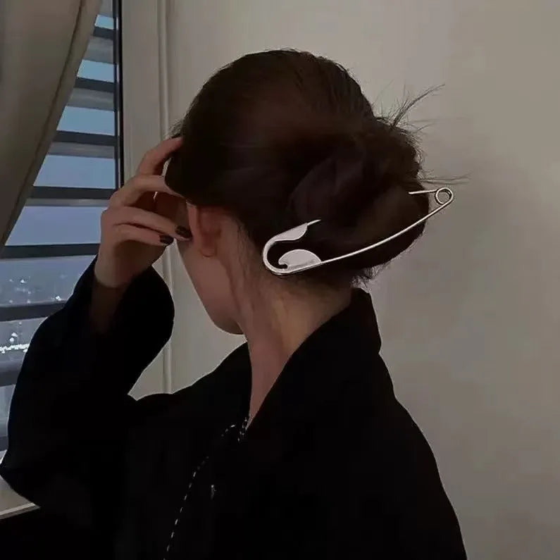 Große Metall-Haarspange im Sicherheitsnadel-Design – Haarklammer für Damen & Mädchen