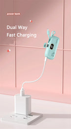 Tragbare Mini-Kapsel-Powerbank, integriertes Kabel, Typ-C-Stecker, 22,5 W, schnelles Aufladen für iPhone, Samsung, Xiaomi, externer Ersatzakku