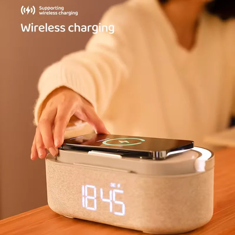 Digitales Weckerradio mit Bluetooth-Lautsprecher, 15 W kabelloses Ladegerät, zwei kabellosen Lautsprecher, einstellbarer lauter Alarmton