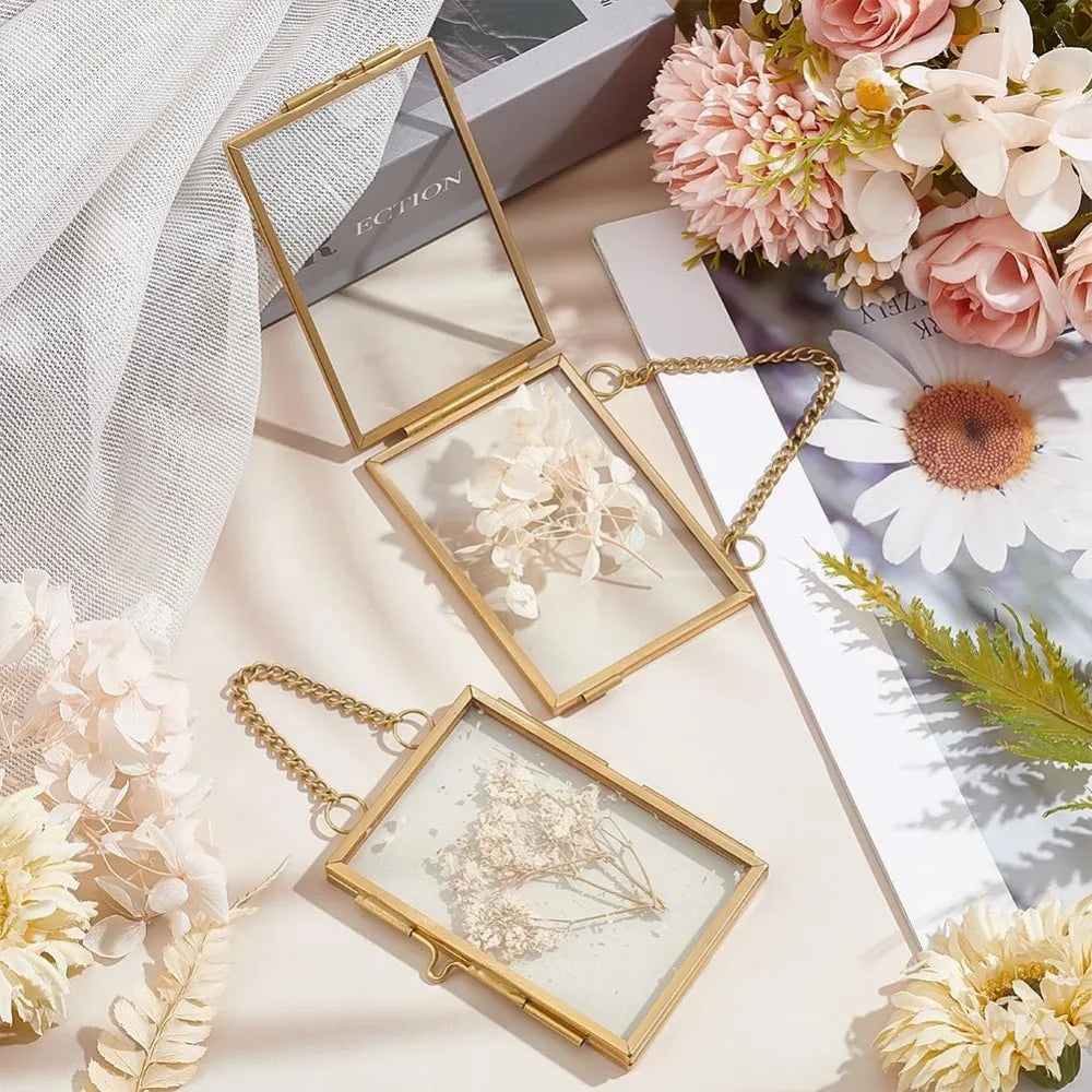 2 Stile Mini-Fotorahmen zum Aufhängen, doppelter Glas-Schwimmrahmen mit Kette, goldfarbener Klapprahmen, Kunstwerk-Ausstellungsrahmen für gepressten