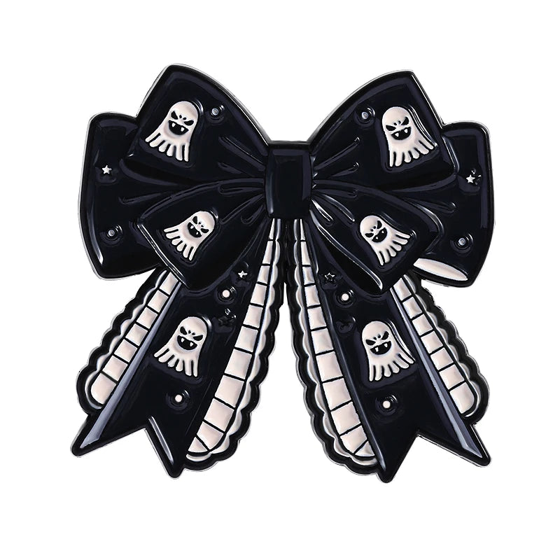Gothic Emaille-Brosche & Anstecknadel – Skelett, Schleife & Stethoskop | Halloween Schmuck