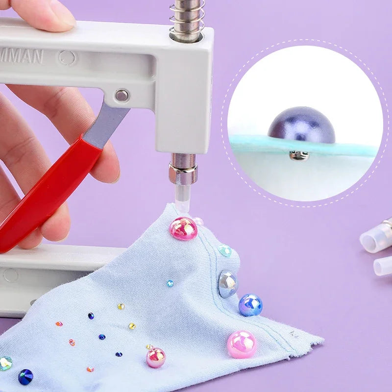 Perlen-Nieten-Setzmaschine für DIY – Halbperlen auf Kleidung, Taschen & Schmuck | inkl. 1000 Nieten