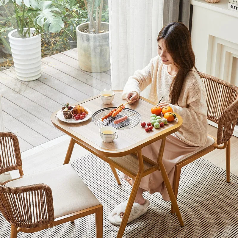 Ofenherstellung von Tee, Balkon, dreiteiliges Set aus Tischen und Stühlen, kleiner multifunktionaler elektrischer Keramikherd, Grillen-Esszimmer