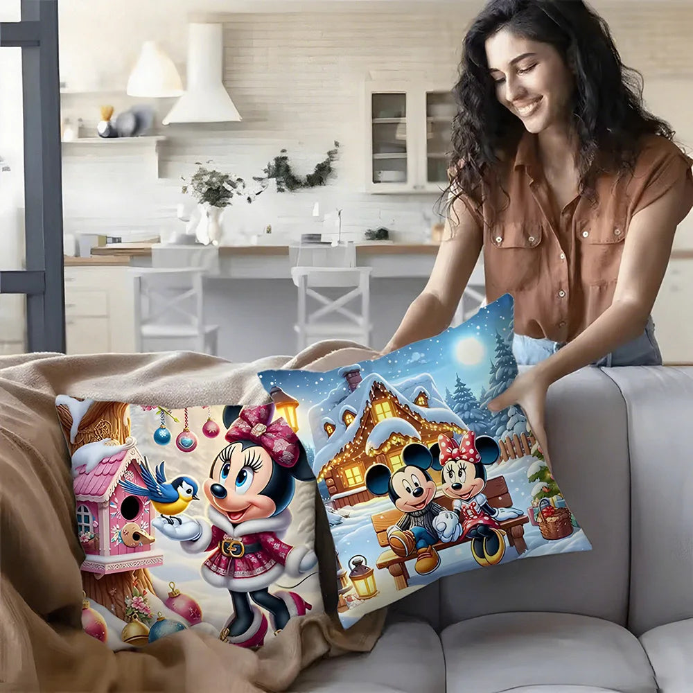 Dreiteiliger Weihnachtskissenbezug von Disney Mickey Minnie, bemalt mit glücklichen Szenen wie Schneehütte, Mickey Minnie und Weihnachtsmann