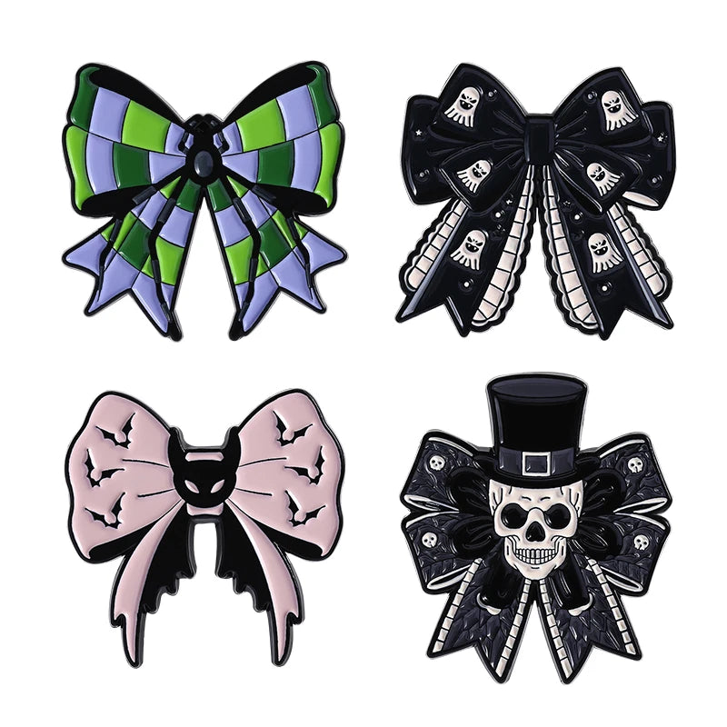 Gothic Emaille-Brosche & Anstecknadel – Skelett, Schleife & Stethoskop | Halloween Schmuck