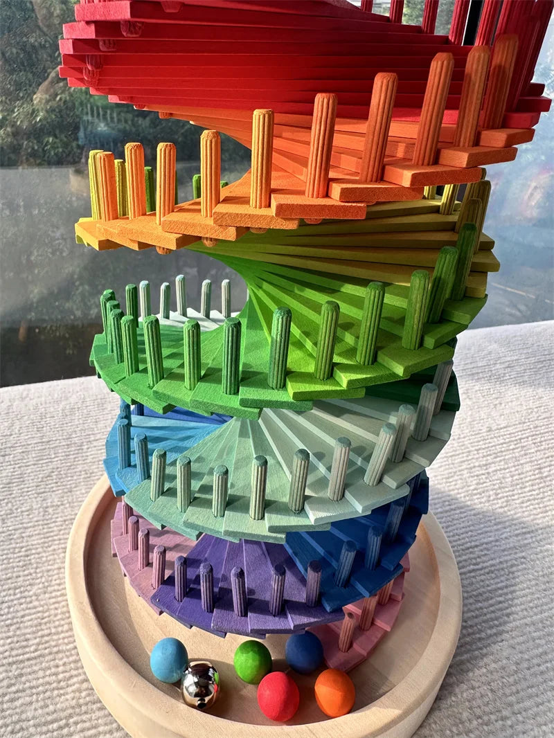 Hochwertige Regenbogen-Musik, klingende Bäume, Holzblütenblätter, Montage und Marmor-Lauf-Bälle, die Kinder-Lernspielzeug verfolgen