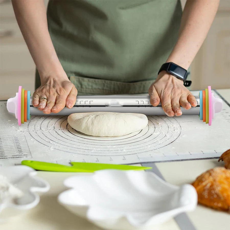 Verstellbarer Nudelholz aus Edelstahl mit 4 dicken abnehmbaren Ringen. Vielseitige Teigroller zum Backen von Pizza-Backgeschirr-Werkzeugen