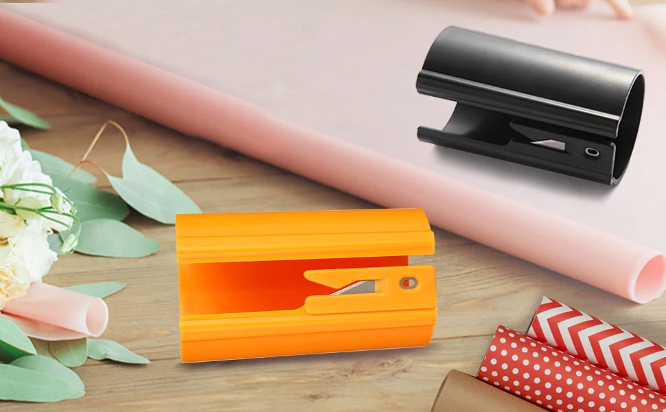 Coupe-papier cadeau coulissant HORN - Coupe-papier cadeau facile à glisser pour Noël et les anniversaires, ABS durable, orange/noir