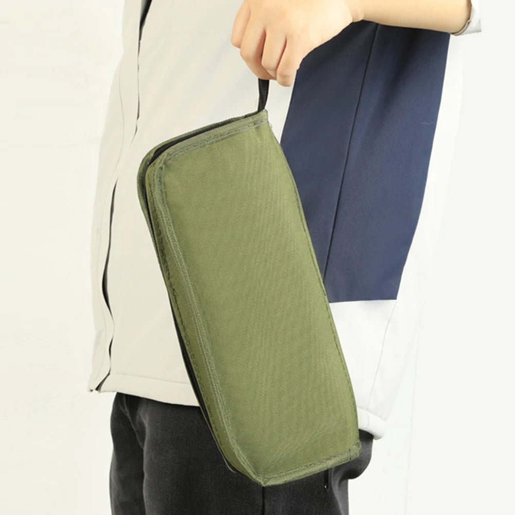 Outdoor-Klappstuhl mit Reißverschlusstasche und Netztasche, integrierter Aufbewahrungsstuhl, verschleißfest, für Picknick, Gartenarbeit, Grillen, Wandern