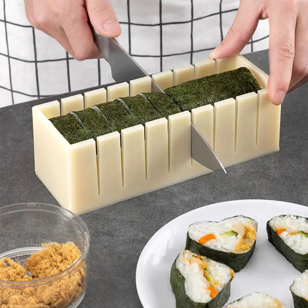 Neue 3 stücke Sushi Maker Ausrüstung Kit Kunststoff Kimbap Sushi Rollen Form Runde Quadratische Herz-förmigen Sushi, Der Werkzeuge kuchen Rolle Form