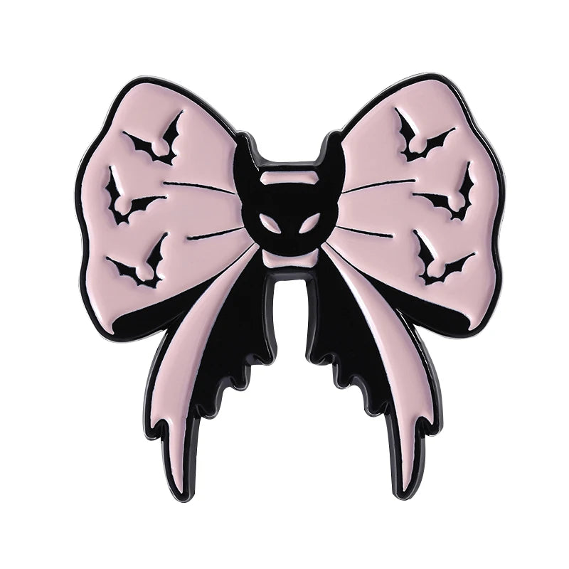 Gothic Emaille-Brosche & Anstecknadel – Skelett, Schleife & Stethoskop | Halloween Schmuck