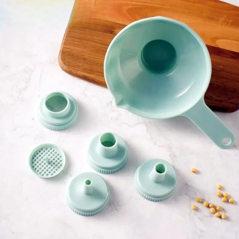 Praktischer Trichter mit großem Durchmesser. Sechs in einem multifunktionalen Kunststofftrichter. Trichter zur Herstellung von Marmeladen. Küchenbedarf und kleine Werkzeuge