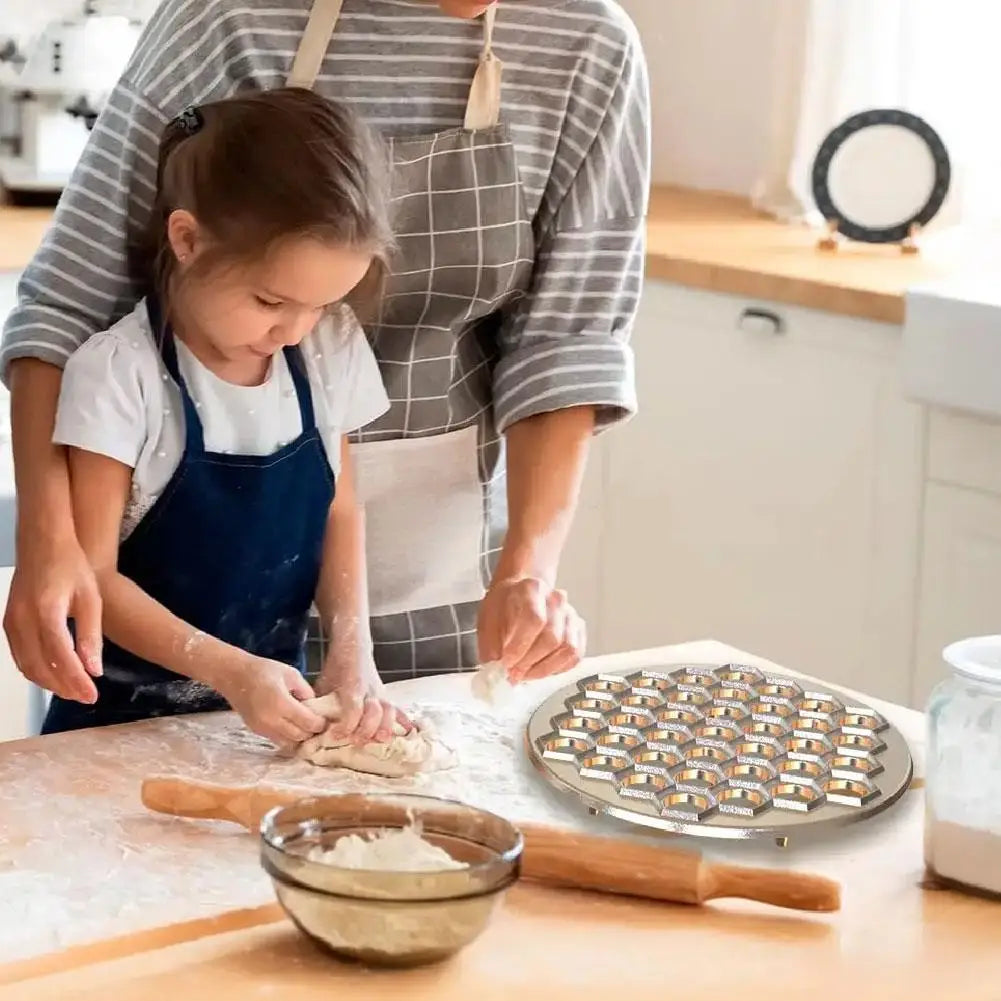 Aluminium-Knödelform, Ravioli-Maker, russischer Pelmeni-Maker, Knödelmaschine, Ravioli-Schneider, Küchen- und Kochutensilien, 37 Löcher