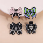 Gothic Emaille-Brosche & Anstecknadel – Skelett, Schleife & Stethoskop | Halloween Schmuck