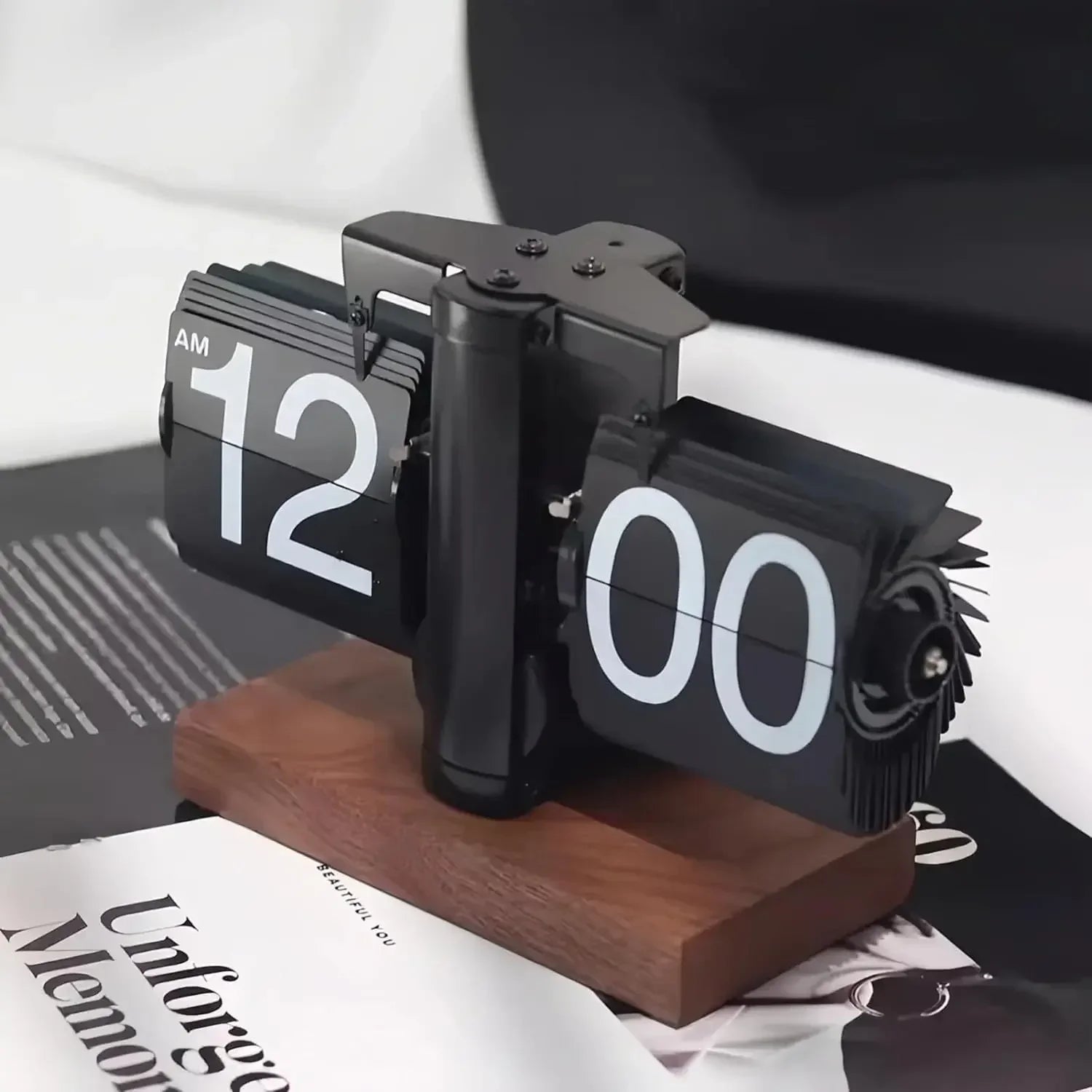 Batteriebetriebene mechanische Schmelzuhr, klappbare Schreibtischuhr, digitale Retro-Uhr mit automatischem rotierendem Rohr, zur Dekoration