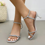 Silberne Damensandalen 2025, Sommer, neue, elegante, einteilige Riemen-Feensandalen mit dünnem Absatz und Kleid, Gummi-Oberbekleidung mit hohem Absatz