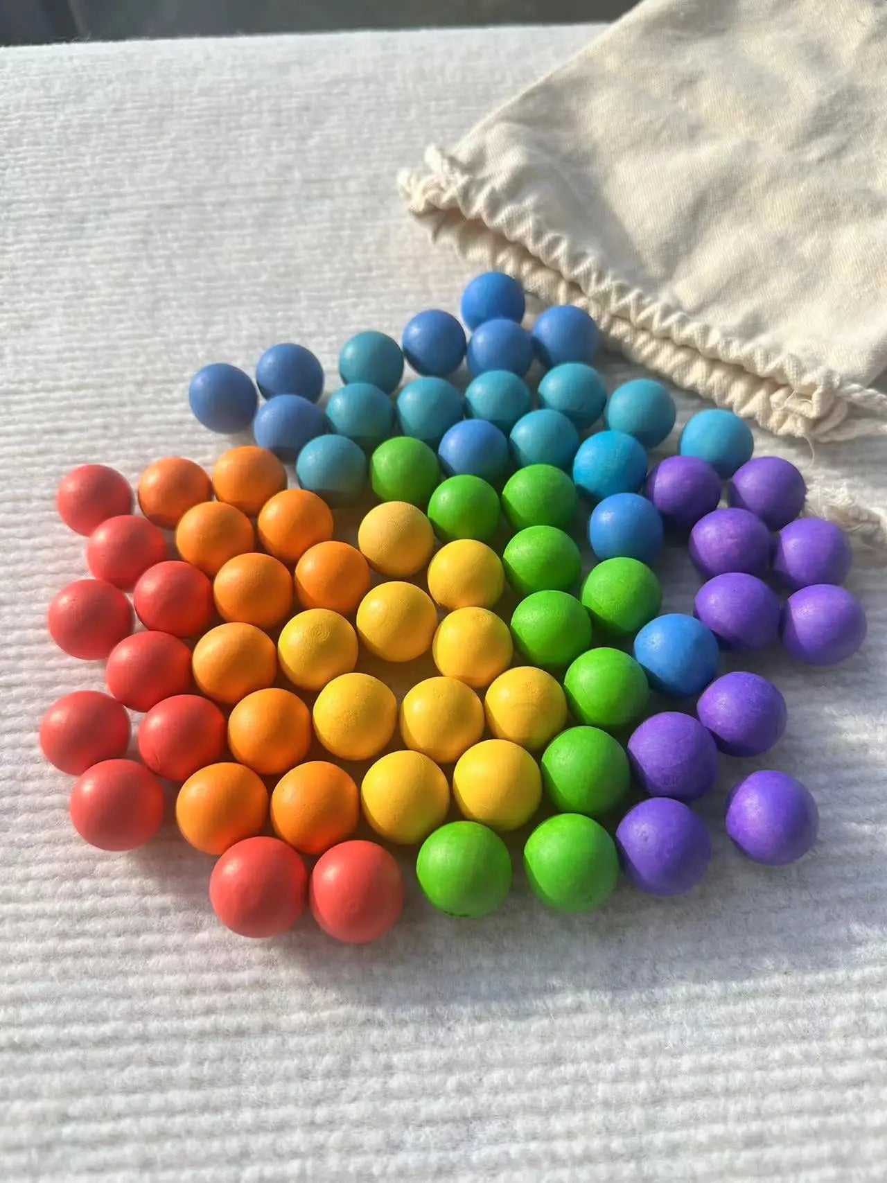 Hochwertige Regenbogen-Musik, klingende Bäume, Holzblütenblätter, Montage und Marmor-Lauf-Bälle, die Kinder-Lernspielzeug verfolgen