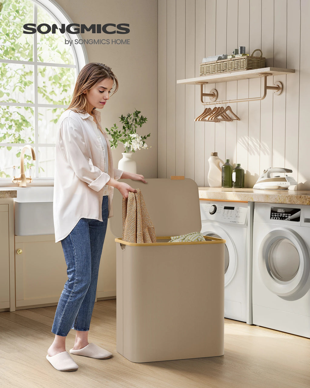 SONGMICS Wäschekorb mit Deckel,Wäschesammler mit 3 Fächern,150 L,herausnehmbarer Wäschesack,Griffe aus Bambus,zusammenklappbar