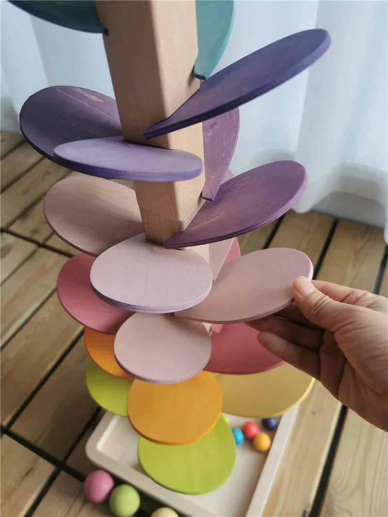 Hochwertige Regenbogen-Musik, klingende Bäume, Holzblütenblätter, Montage und Marmor-Lauf-Bälle, die Kinder-Lernspielzeug verfolgen