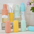 12 Stück Reiseflaschenhüllen, auslaufsichere elastische Hüllen, Silikon-Reisebehälter-Toilettenartikelhüllen, auslaufsicheres Reisezubehör mit Verschluss, geeignet für Shampoo-, Spülungs- und Waschflaschen, Reise-Toilettenartikelflaschen